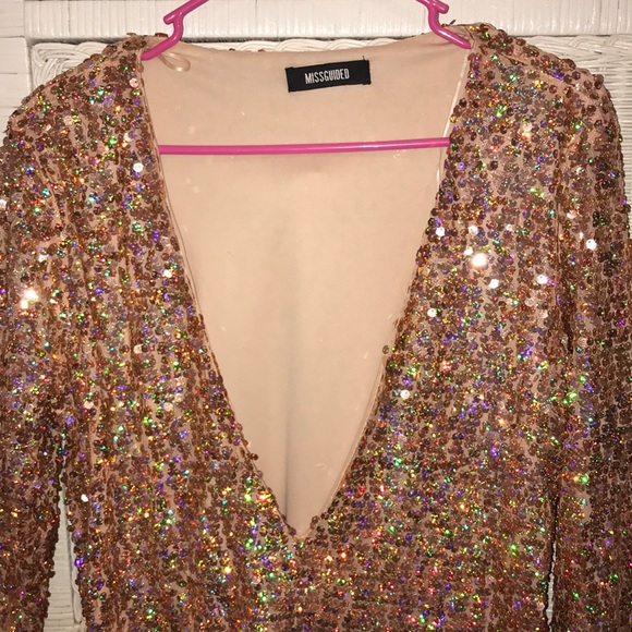 Misguided rose gold deep v sequin dress. - Picture 2 of 6
